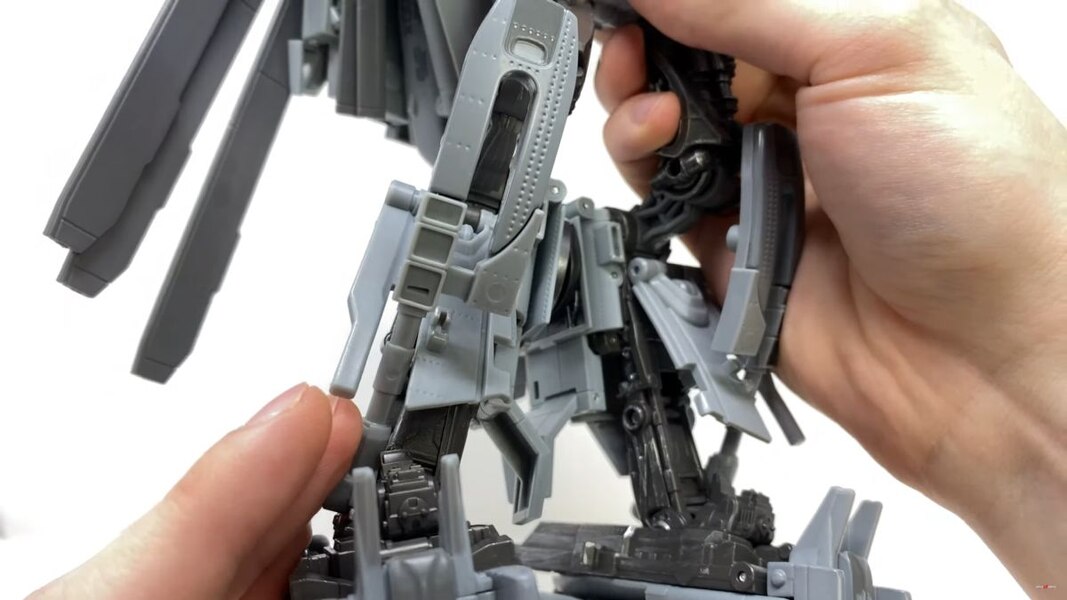 Transformers Movie Masterpiece MPM 13 Blackout In Hand Image  (27 of 75)